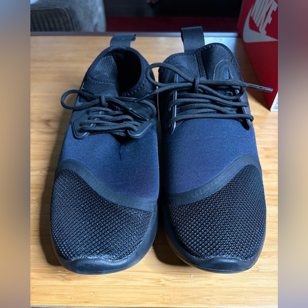 Nike Black and Dark Obsidian- Lunarcharge Essential. Size 9.5